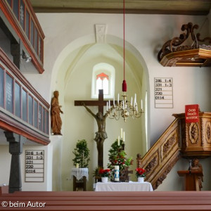 Innenansicht Affalterthal-Kirche auf den Altar